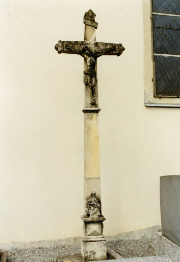 Croix de chemin : Christ en croix