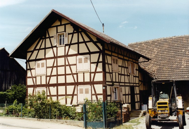 Vue d'ensemble du logis depuis le sud-est.