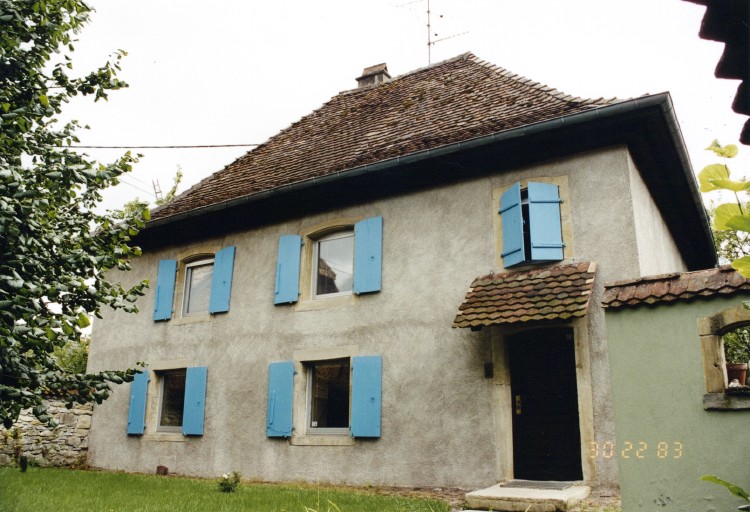 Vue d'ensemble du gouttereau sur cour du logis.