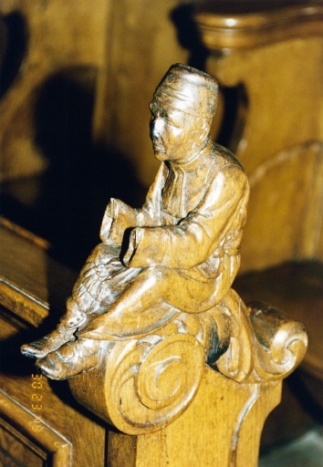 Figurine représentant un ecclésiastique.