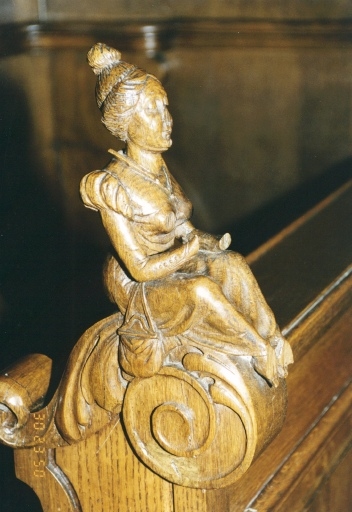 Figurine représentant une coquette.