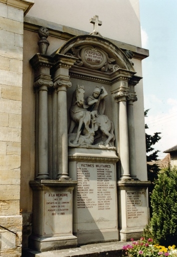 Ensemble de 2 monuments aux morts