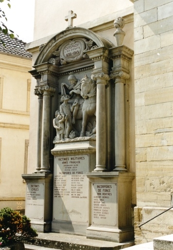 Vue du monument de gauche : la charité de saint Martin.