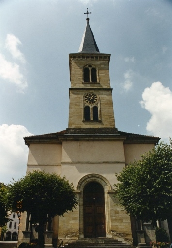 Vue d'ensemble de la façade ouest.