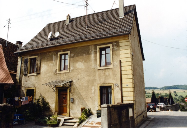 Vue du gouttereau principal du logis.
