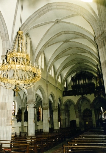 Vue d'ensemble de la nef, depuis le choeur.