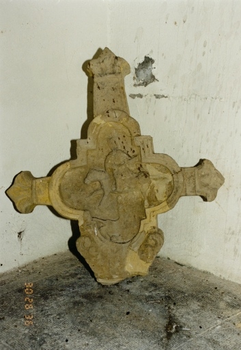 Fragment de croix de chemin : La Charité de saint Martin