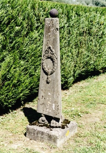 Monument funéraire (No 2), de la famille Baur