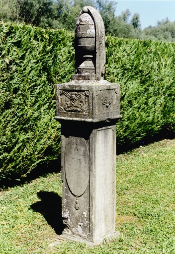 Monument funéraire (No 1), de la famille Baur