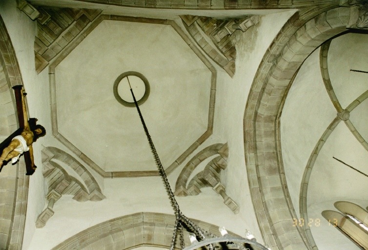 Vue de la coupole à la croisée du transept.