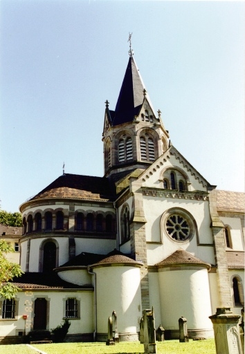 Vue d'ensemble du choeur et du transept.