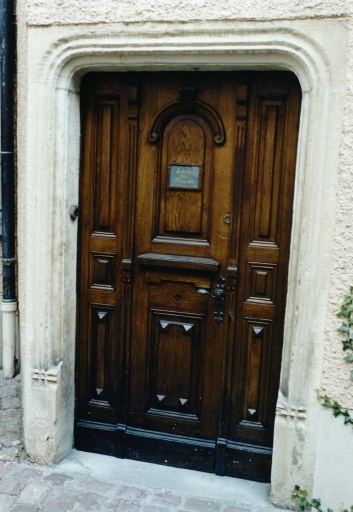 Vue de la porte d'entrée.