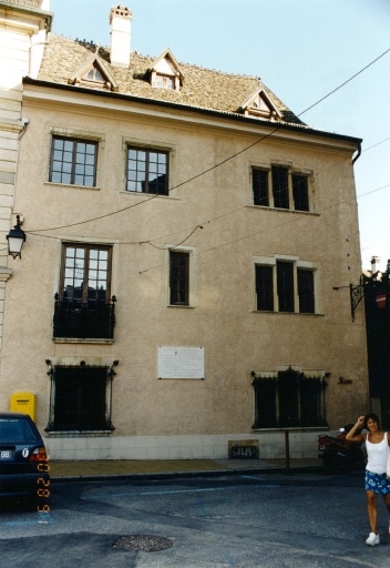 Vue d'ensemble du gouttereau sur rue.