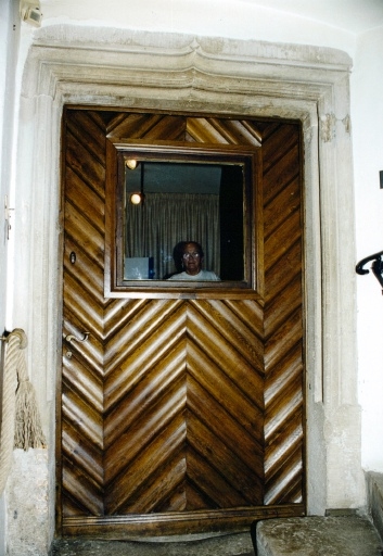 Vue de la porte du rez-de-chaussée.