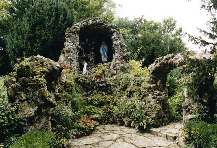 Vue d'ensemble de la Grotte de Lourdes.