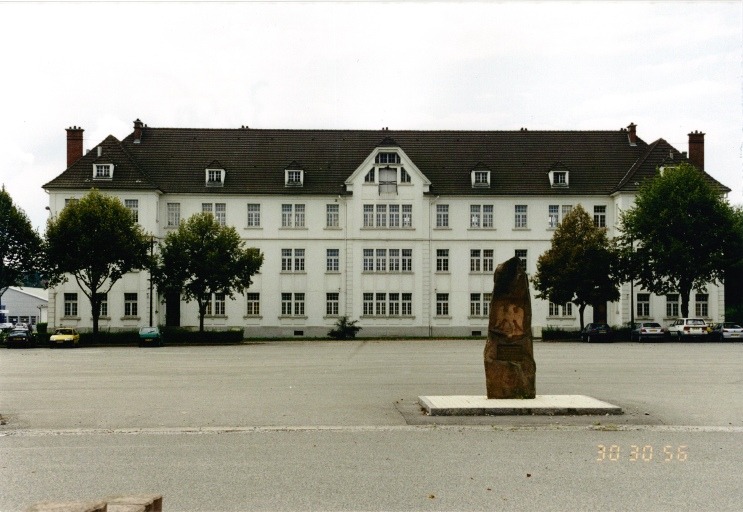 Vue d'ensemble de la cour d'honneur.
