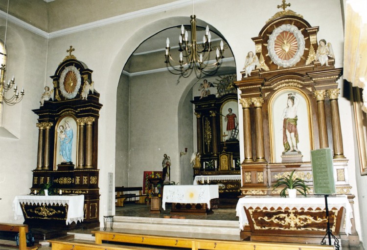 Vue d'ensemble de l'arc triomphal et du choeur.