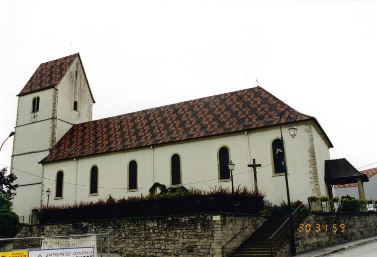 Vue d'ensemble de l'église, depuis le nord.