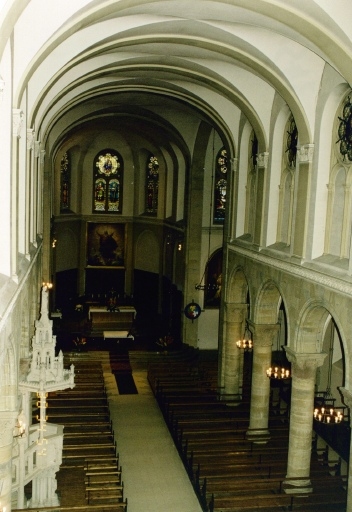 Vue intérieure de la nef, depuis la tribune de l'orgue.