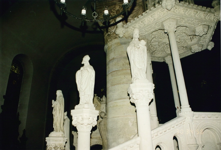 Vue des statues de saint Grégoire et de saint Augustin.