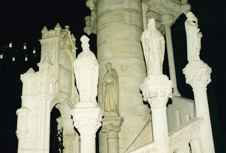 Vue des statues de la rampe.