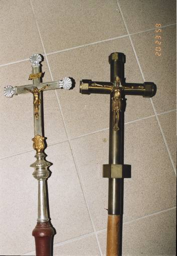 Croix de procession 1, milieu 19e siècle, croix de procession 2, 2e quart du 20e.