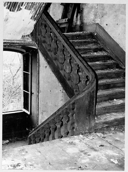 L'escalier au deuxième étage.