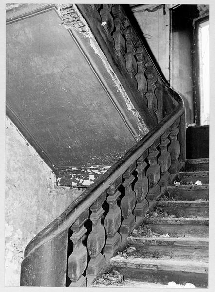 L'escalier au premier étage.