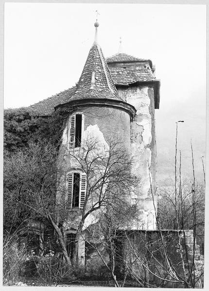 Vue de la tour sud du château.