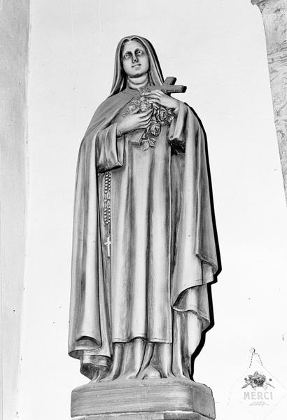 Statue : sainte Thérèse de Lisieux