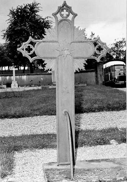 Vue du revers du monument funéraire No 4.