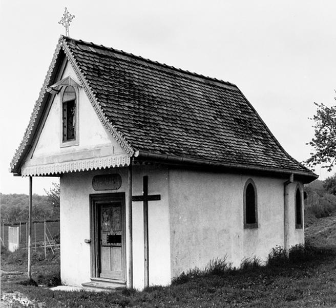 Vue de trois-quarts, prise du sud-ouest.