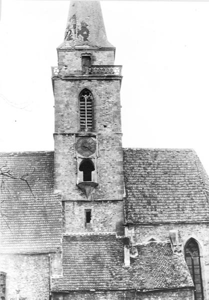 Vue de la façade sud du clocher, après 1945.