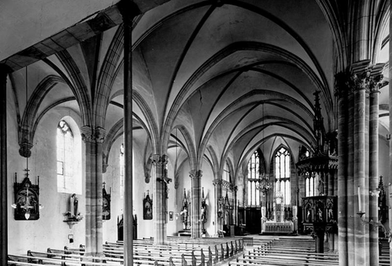 Vue intérieure vers le choeur.