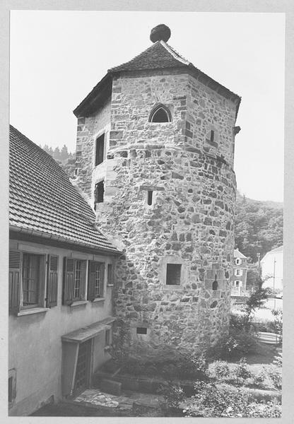 Angle sud-ouest de l'ancienne enceinte : Tour des Cigognes vue du nord-est.