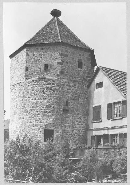 Angle sud-ouest de l'ancienne enceinte : Tour des Cigognes vue du sud.