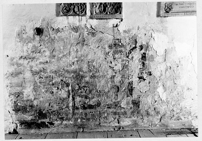 Mur nord, détail : restes de peinture murale.