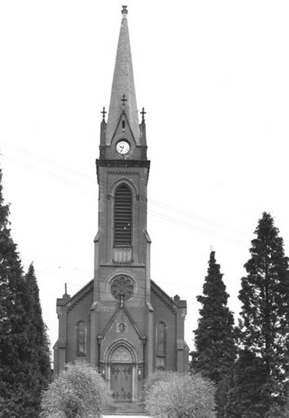 Vue d'ensemble de la façade antérieure.