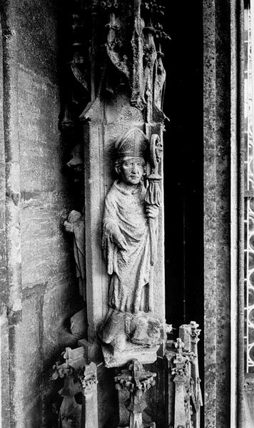 Tour Nord : dais surmontant la statue 12: statue de Saint Thiébaut(?).