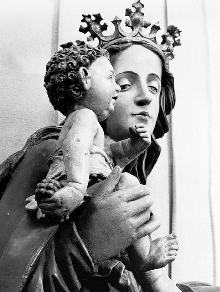 Statue de la Vierge à l'Enfant, des vignerons, partie supérieure.