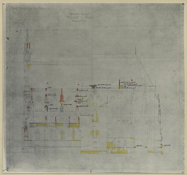 Restauration de la façade sud après la guerre de 1914-1918, avec pierres à remplacer ou reposer.