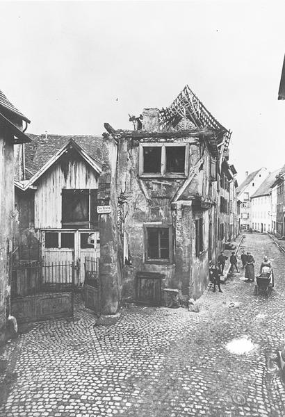 Vue de la maison après les bombardements de 1914-1918.