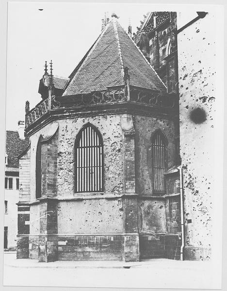 Chapelle de la Vierge après un bombardement.