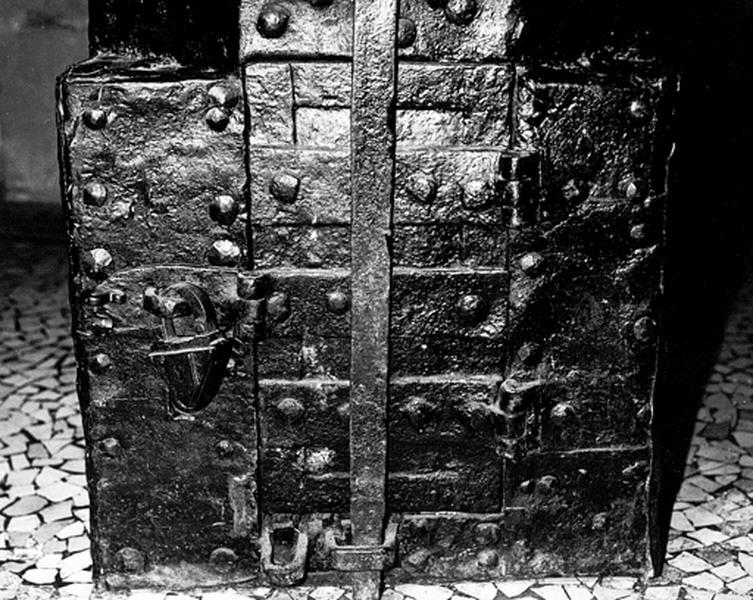 Porte de fermeture intérieure du tronc. - © Région Alsace - Inventaire général