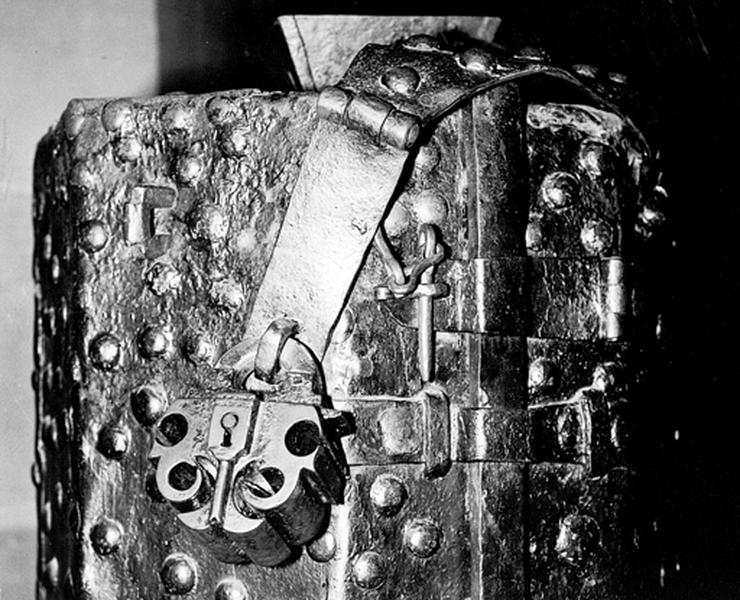 Le bras de fermeture du tronc, avec cadenas. - © Région Alsace - Inventaire général