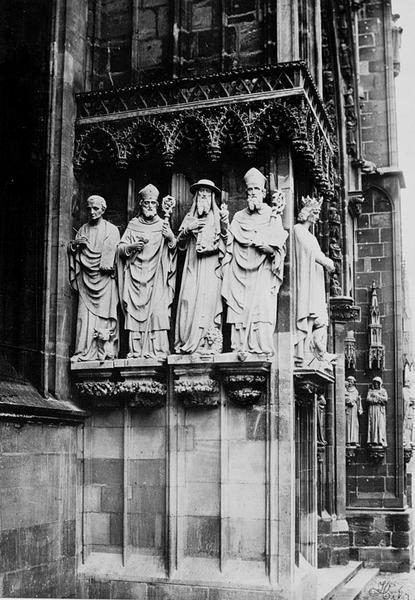 Façade ouest, contrefort 0II : statues de Saint Luc (1), Saint Eloi (2), Saint Jérôme (3) et Saint Augustin (4).