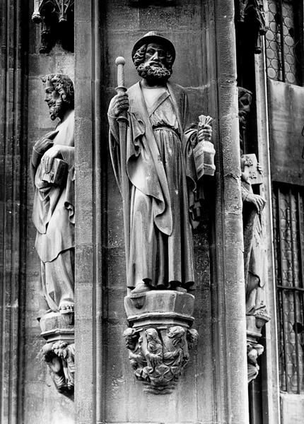 Tour Nord, premier niveau : statue de l'apôtre Saint Jacques le Majeur (T11).