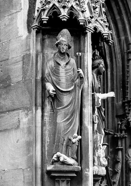 Tour Nord, contrefort N VIII : statues de Sainte Marguerite (02) et Saint Thiébaut (01).