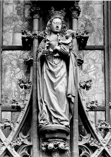 Façade Nord, portail latéral nord : statue de la Vierge à l'Enfant (N2).