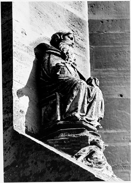 Façade ouest, contrefort S III : statue de Saint Antoine ermite (02).